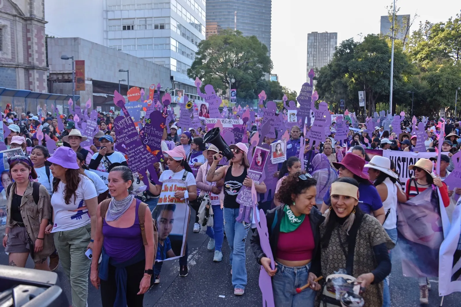 Recriminan a Sheinbaum falta de protección a las mujeres